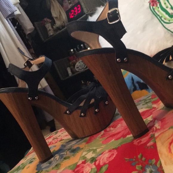 Shoe - Picture 4 of 4